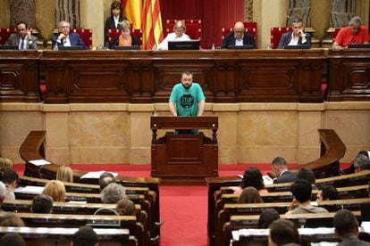 Carles Macías, portaveu de la PAH, aquest matí al Parlament.