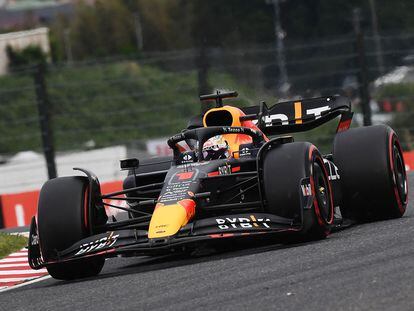 Max Verstappen en su Red Bull durante la clasificación en Suzuka, este sábado en Japón.