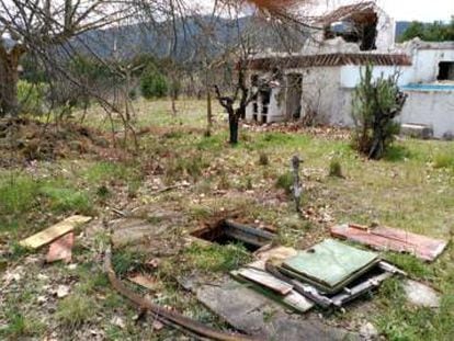 Pozo donde cay&oacute; el pastor rescatado. 