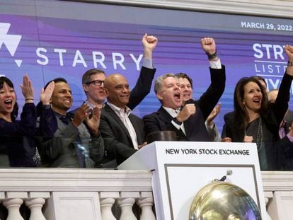 Momento del inicio de cotización de Starry, proveedor de servicios de internet, en la Bolsa Nueva York el pasado 29 de marzo.
 