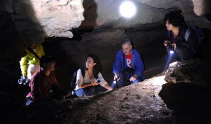 Los investigadores María Martinón-Torres, José María Bermúdez de Castro, Liu Wu y Wu Xiujie.