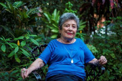 Claribel Alegría en su casa de Managua