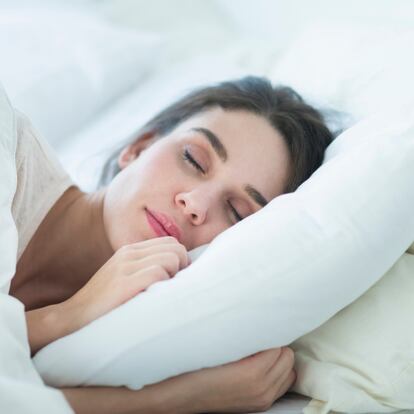 Son idóneas para garantizar una buena postura al dormir y evitar dolores en las cervicales. GETTY IMAGES.