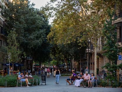 Uno de los tramos de la calle barcelonesa de Consell de Cent, reformados durante el mandato de Ada Colau, el pasado jueves.
