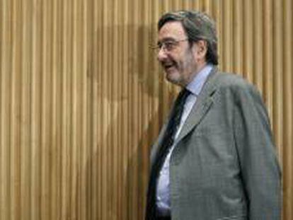 El expresidente de Caixa Catalunya Narcís Serra al comienzo de su comparecencia en la Comisión de Economía y Competitividad del Congreso para explicar la nacionalización de la entidad. EFE/Archivo