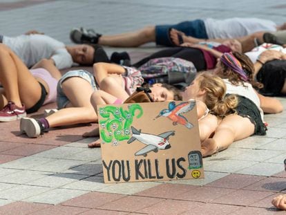 Protesta en Múnich contra el cambio climático (26 de julio). Andreas Gebert (REUTERS) / PETER KNEFFEL (AFP)