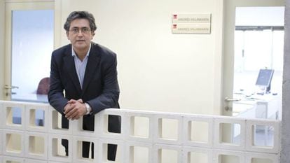 Andrés Villamarín, en el vivero de empresas de la Cámara de Comercio de Santiago. / ANXO IGLESIAS
