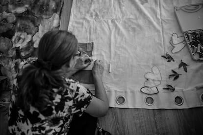 Una de las trabajadoras durante el taller.