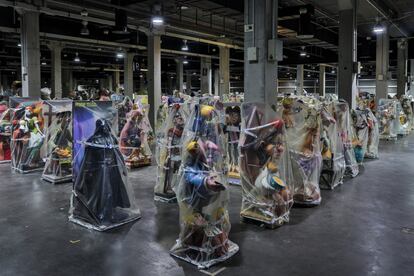 Los 'nitos' de fallas almacenados en la Feria de Muestras de Valencia.