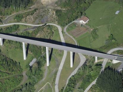 T&uacute;neles y viaductos de las obras del tren de alta velocidad en la zona de Bergara FOTO: L. RICO