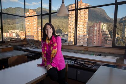 María Elvira Madriñán, presidente de la fundación Rogelio Salmona, durante una entrevista con EL PAÍS, en Bogotá, el pasado 4 de abril.