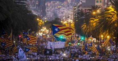 Vista de la manifestación convocada por la ANC y Omnium en Barcelona para exigir la libertad de Jordi Sánchez, Jordi Cuixart y los miembros del Govern cesados, el pasado 14 de noviembre.