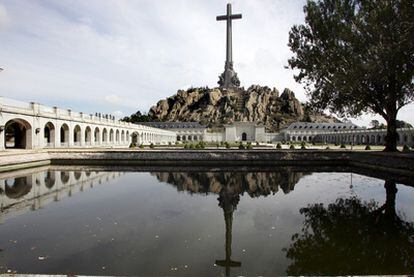Vista de la basílica de la Santa Cruz en el Valle de los Caídos (Madrid).