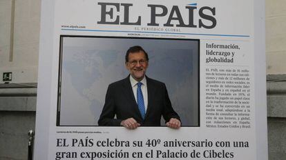 Mariano Rajoy, este martes, en la exposición de EL PAÍS.