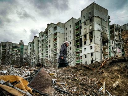 Bloque de edificios destruidos tras el bombardeo ruso sobre Chernihiv, el pasado 11 de abril.