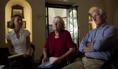 Los padres y la hermana de Rachel Corrie, el domingo en Jerusalén.