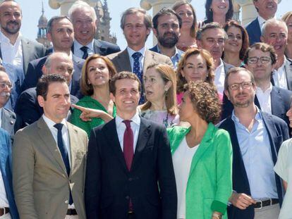 Los miembros de la nueva ejecutiva del PP en Barcelona.