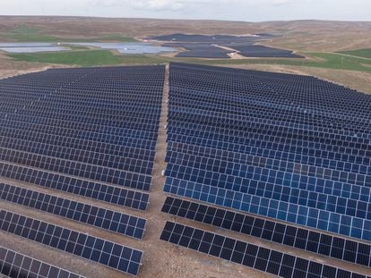 Imagen de la planta Solar "La Estación", ubicada en Teruel, con una capacidad instalada de aproximadamente 42 MWp