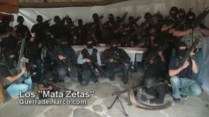 Imagen tomada del vídeo en el que miembros del grupo llamado Matazetas reivindican los 35 asesinatos de Veracruz