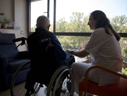 Paciente de la planta de cuidados paliativos en el Centro de Cuidados Laguna, Madrid, en mayo de este año.