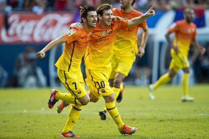 Messi y Villa celebran el segundo gol del argentino