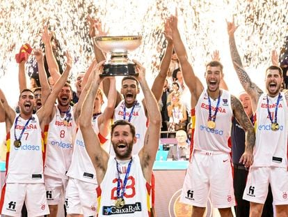 La selección española de baloncesto celebra su triunfo en el Eurobasket.