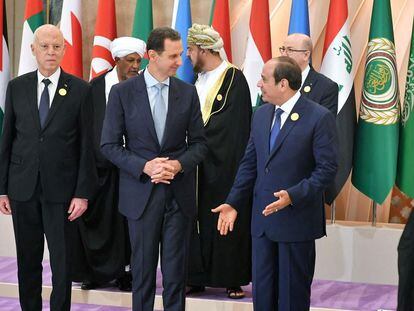Desde la izquierda, en primera línea, los presidentes de Túnez, Kais Said; de Siria, Bachar el Asad, y de Egipto, Abdelfatá al Sisi, este viernes en Yeddah, en el marco de la cumbre de la Liga Árabe.