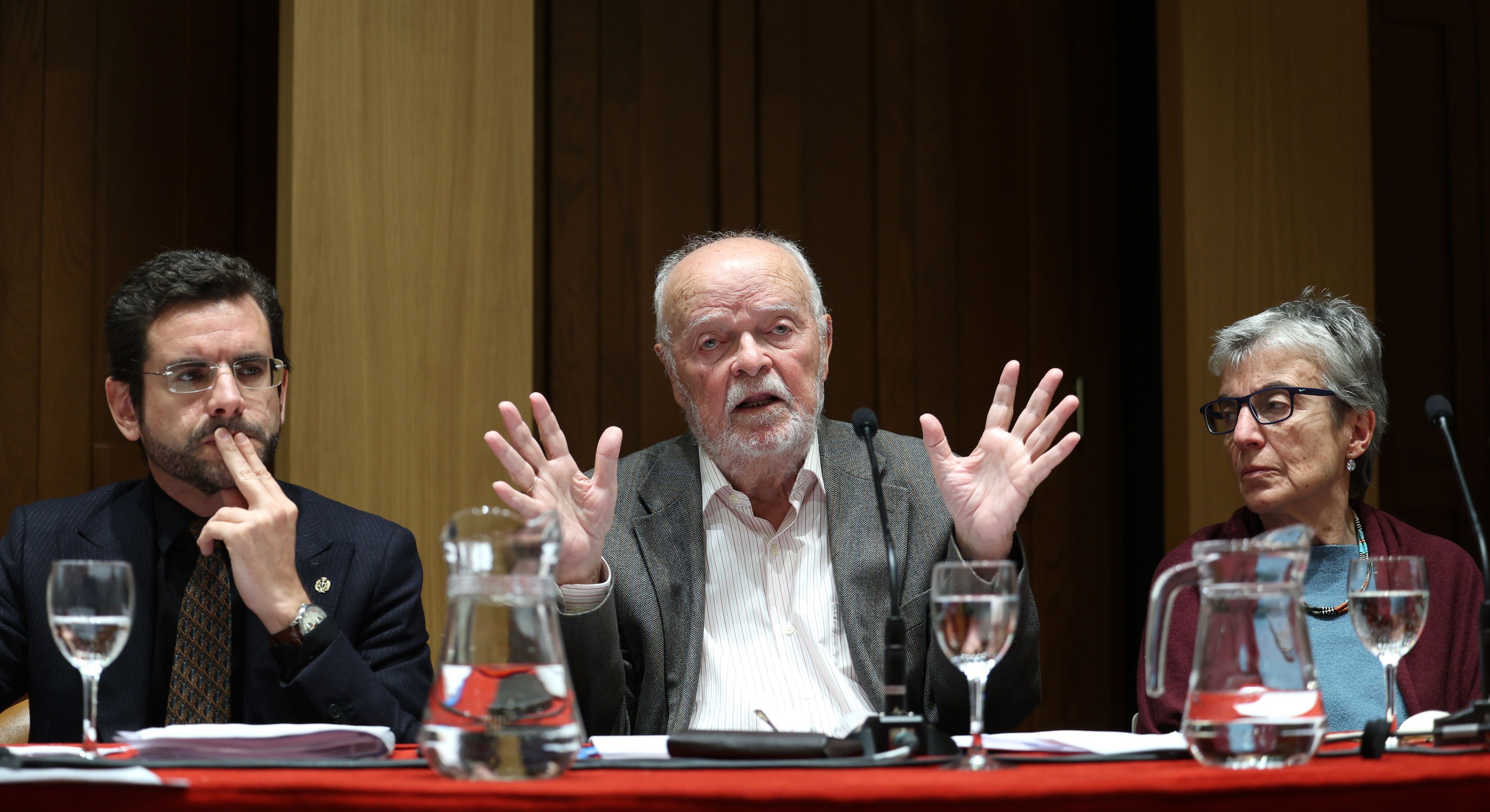 Eduardo Ranz, José Antonio Martín Pallín y Anna Freixas, durante la presentación del informe de la comisión de la verdad sobre lo ocurrido durante la pandemia en las residencias de mayores.