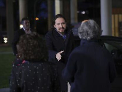 El candidato de Unidas Podemos no entró en el cuerpo a cuerpo en un formato que, según el partido, sirve  para exponer propuestas 