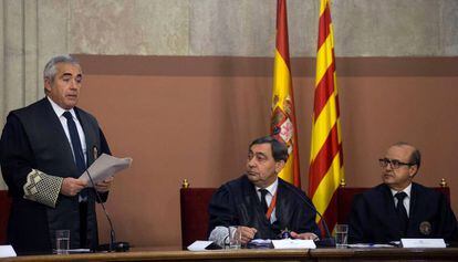 El fiscal superior de Cataluña, Francisco Bañares (de pie).