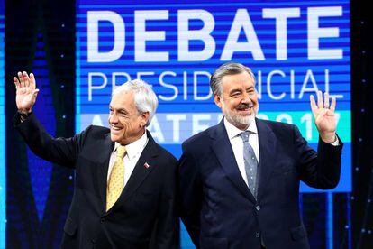 Sebastián Piñera (izquierda) y Alejandro Guillier, el pasado lunes en plató del debate.