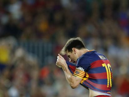 Messi se lamenta del penalti errado ante el Levante.