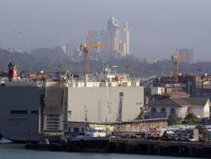 Vista general de un puerto en la entrada por el Pacífico del Canal de Panamá este 11 de enero de 2014, en Ciudad de Panamá.