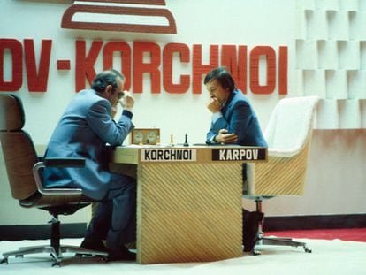 Anatoli Karpov y Viktor Korchnói durante su partida en el Campeonato Mundial de Ajedrez disputado en Baguio, Filipinas, en 1978.