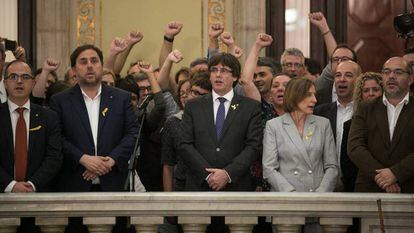 Celebraci&oacute;n en el Parlament tras la proclamaci&oacute;n de la Rep&uacute;blica catalana.