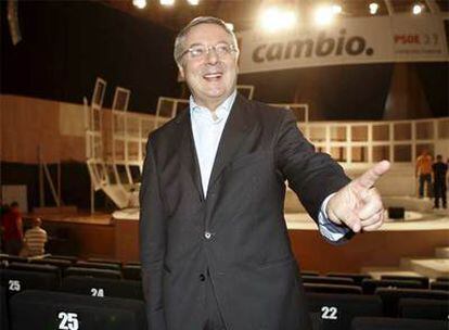 José Blanco, supervisa la preparación del 37 cónclave federal socialista.