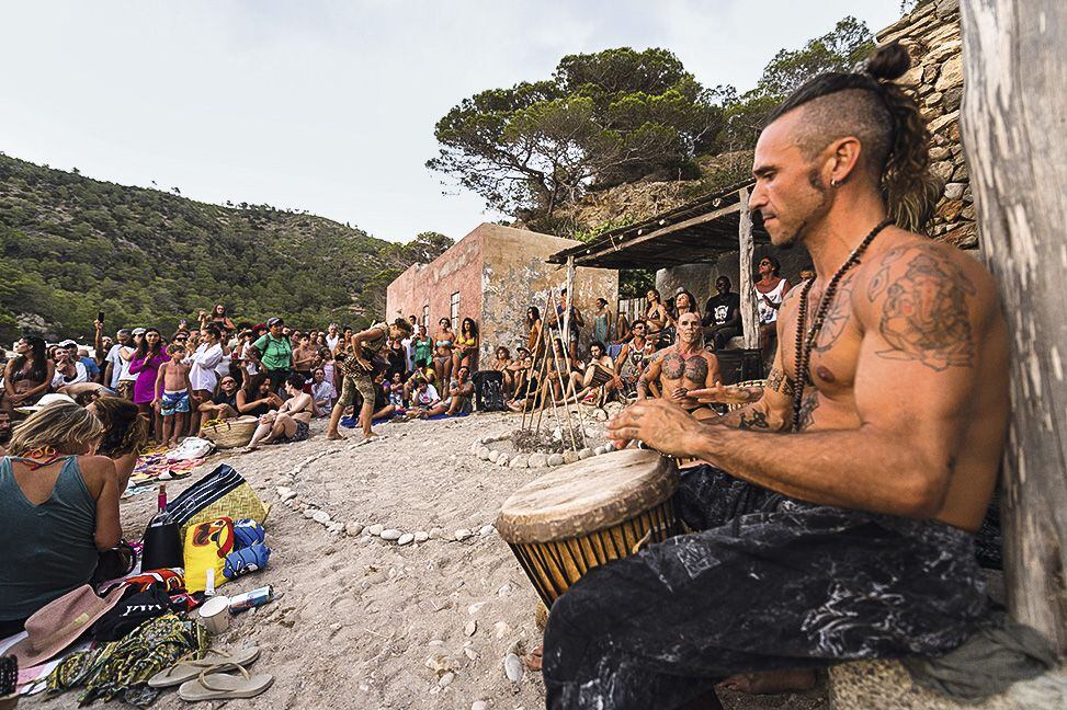 Los clásicos tambores de la playa de Benirrás.