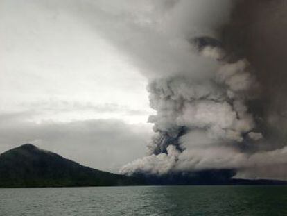 El Anak Krakatoa, cuya erupción causó el tsunami, genera sentimientos contradictorios entre los locales por su doble faceta de amenaza y reclamo turístico