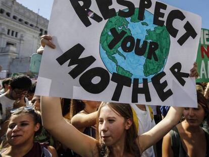 Manifestantes en una concentración contra el cambio climático. 
 