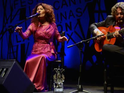 Antonia Contreras interpreta un cante en el Festival de las Minas. 