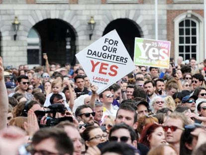 Celebración del resultado del referéndum sobre el aborto en Dublín.