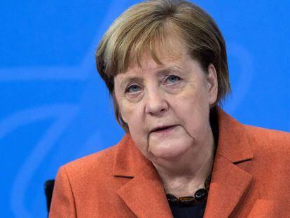 La canciller alemana Angela Merkel, en rueda de prensa este domingo.