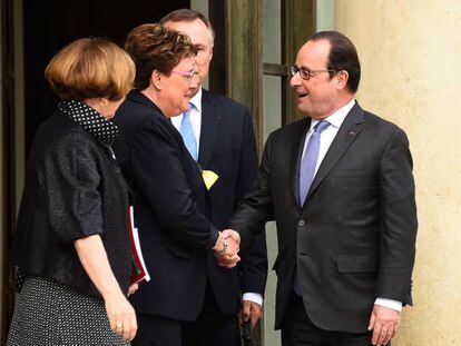 Hollande con los parlamentarios con los que acord&oacute; crear una Guardia Nacional