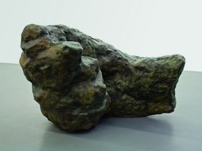&#039;Cueva&#039; (2005), obra de William Tucker incluida en la muestra del Museo de Bellas Artes de Bilbao. 