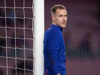 Ter Stegen, en la portería del Camp Nou antes de un partido de LaLiga.