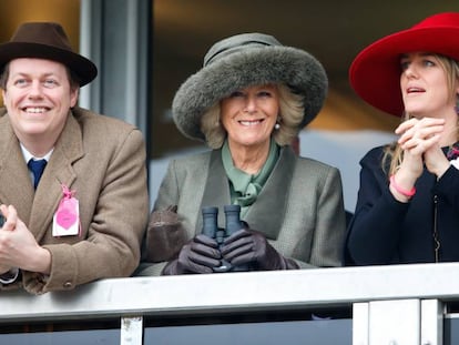 Camilla, con sus hijos Tom Parker Bowles y Laura Lopes.