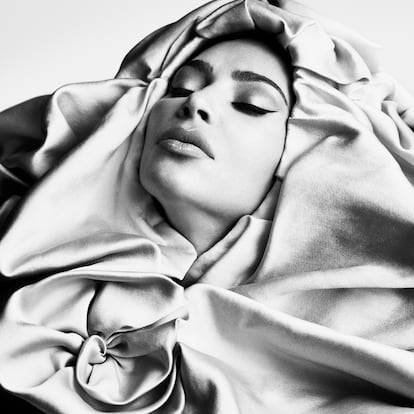 “La cantidad de imágenes que nos satura por vía digital resulta abrumadora”, reconocen los fotógrafos. En la fotografía, la 'influencer' Kim Kardashian. 