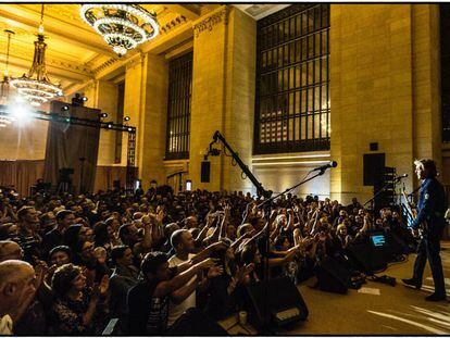 Foto del concierto en Grand Central publicada en la cuenta de Facebook oficial de Paul McCartney.
