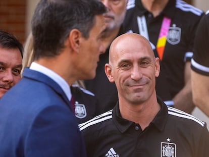 Luis Rubiales, durante el recibimiento del presidente del Gobierno Pedro Sánchez a la selección femenina tras vencer el Mundial.