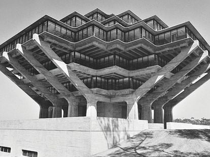 Biblioteca Geisel de la Universidad de California, San Diego (William Pereira, 1970).
